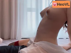 Phang ghệ trung vú trắng tròn